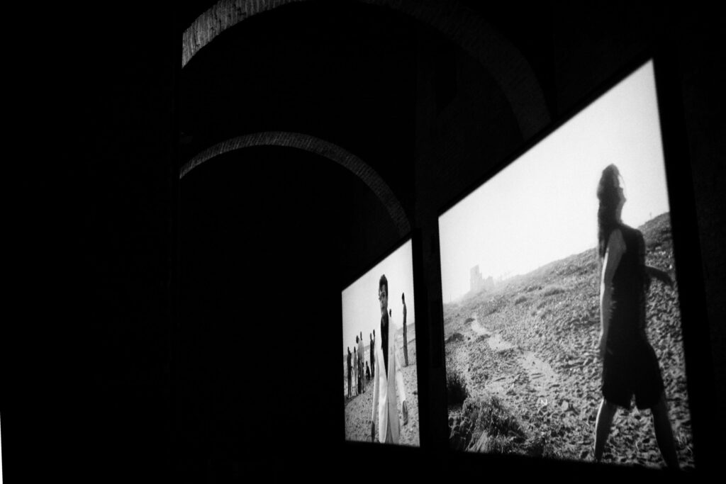 Il Fellini Museum attraverso l’obiettivo: dieci giovani fotografi coinvolti nel workshop “Rimini. Amarcord – raccontare una città tra memoria e visione”.