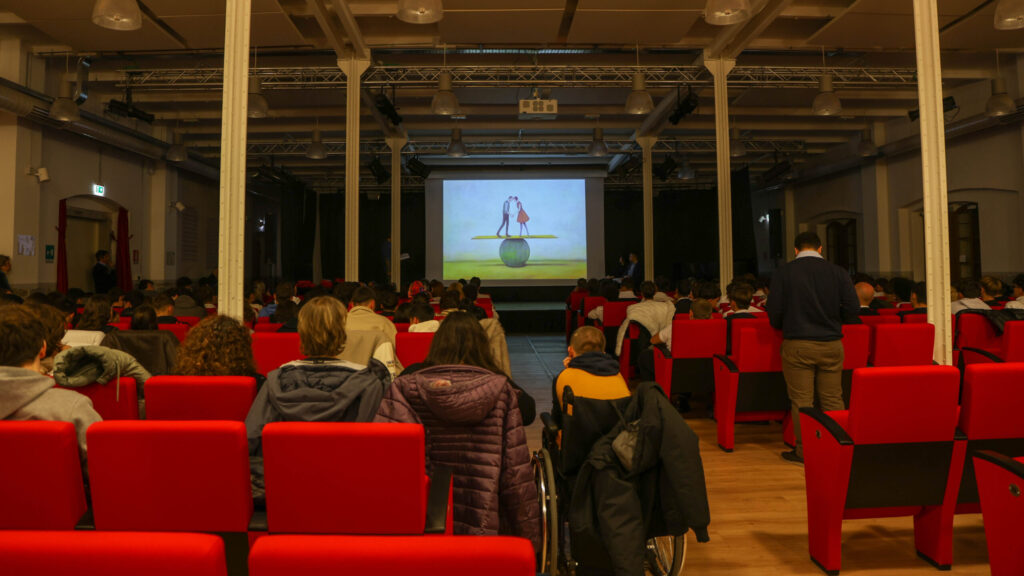 TS 25/11/2025 PREMIATI IN SALA LUTTAZZI ALLA PRESENZA DELL’ASSESSORE DE BLASIO I VINCITORI DELL’INIZIATIVA NELLE SCUOLE DELLA COMMISSIONE PARI OPPORTUNITÀ DEL COMUNE DI TRIESTE “IN CORTO CIRCUITO, SPEGNIAMO LA VIOLENZA”