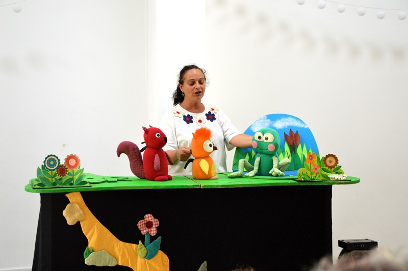 IL COMUNE COMUNICA – Stagione teatrale 2025/26 del Comune di Bari – domenica 23 novembre torna “Occupato dai bambini!”: piazza Umberto diventa un palcoscenico a cielo aperto con “Eccolo!” di e con Marianna Di Muro