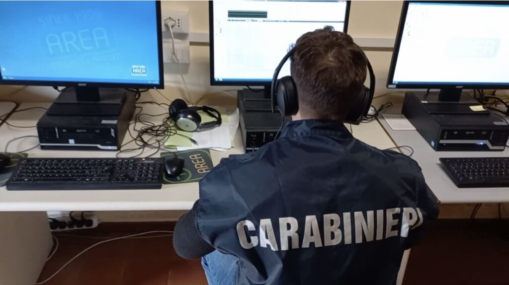 #CONTIENE FOTO E VIDEO# LAVINIO – COLPI D’ARMA DA FUOCO E ESPLOSIONE DI UN ORDIGNO ARTIGIANALE NEL GIARDINO DI UNA COPPIA. ARRESTATO 38ENNE DAI CARABINIERI DI ANZIO PER TENTATO OMICIDIO E ATTI PERSECUTORI.