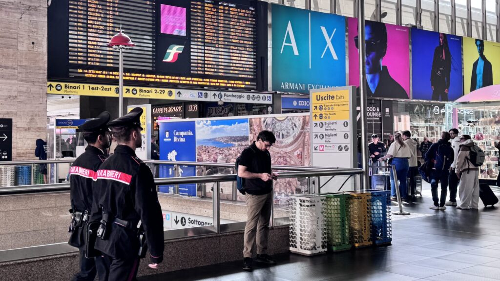 #CONTIENE FOTO# ROMA – CONTROLLO STRAORDINARIO NEL CENTRO STORICO E NELL’AREA DELLA STAZIONE TERMINI. DA VIA GIOLITTI A VIA DEL CORSO, I CARABINIERI PRESIDIANO IL TERRITORIO CON 4 ARRESTI E 3 DENUNCE.