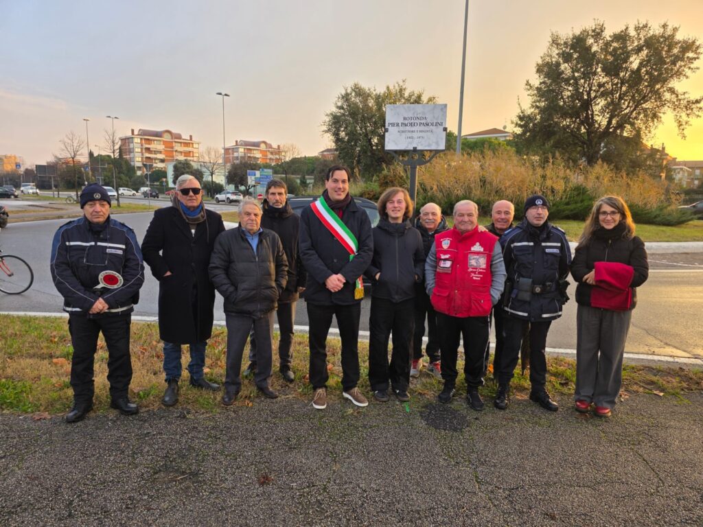 INVIO FOTO: Rimini celebra Pier Paolo Pasolini a cinquant’anni dalla sua morte, avvenuta il 2 novembre 1975. Oggi pomeriggio l’intitolazione della rotonda tra via Melucci e viale Siracusa