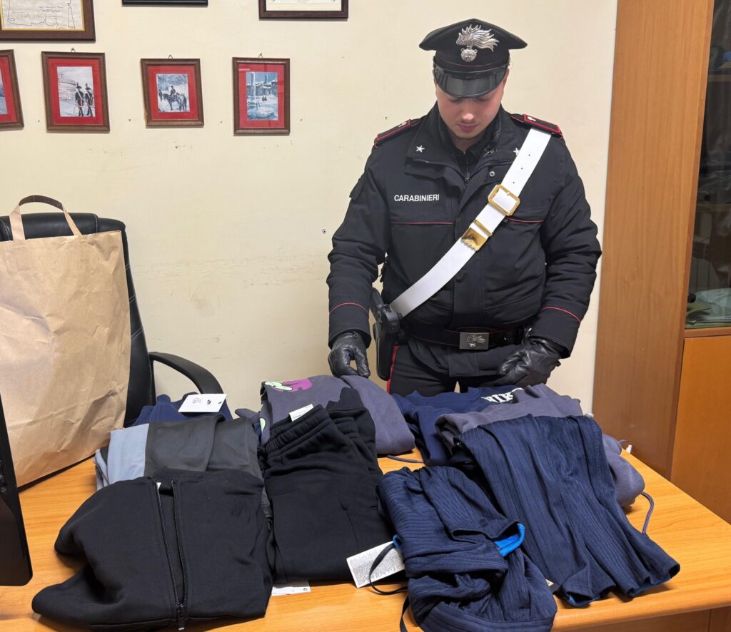 #CONTIENE FOTO# VALMONTONE E ARTENA – CARABINIERI ARRESTANO 4 PERSONE PER FURTO IN POCHE ORE.