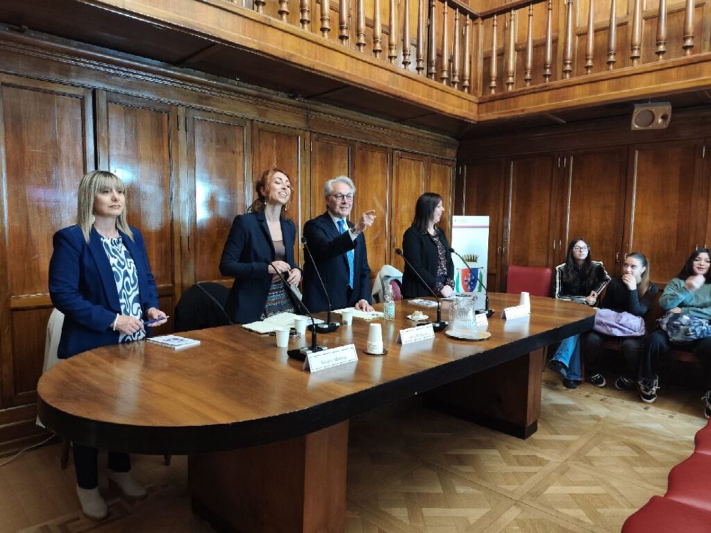 ROMA – A PALAZZO VALENTINI UN DIBATTITO SU “IL LATO OSCURO DEI SOCIAL NETWORK”: LE ISTITUZIONI IN PRIMA LINEA PER LA SICUREZZA DIGITALE