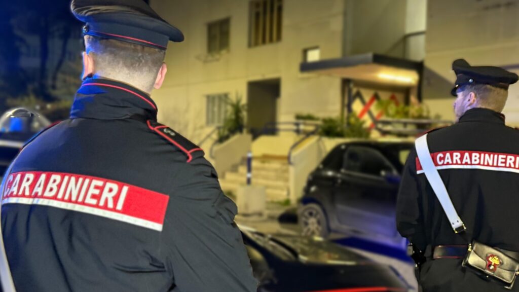 #CONTIENE FOTO# ROMA – IN POCHE ORE, D’INTESA CON LA PROCURA DI ROMA, I CARABINIERI ARRESTANO DUE PERSONE PER MALTRATTAMENTI AI DANNI DEI GENITORI.