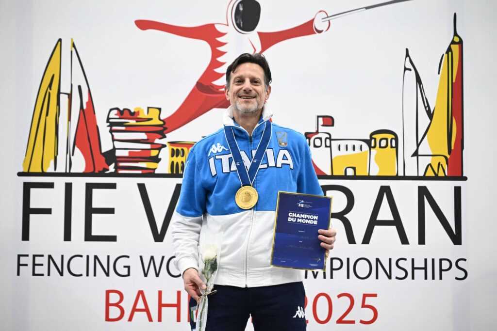 Campionato del Mondo Master 2025 – Filippo Pesce conquista il titolo iridato nel fioretto 50+! Medaglia di bronzo per Fabio Miraldi nella 60+ a Manama