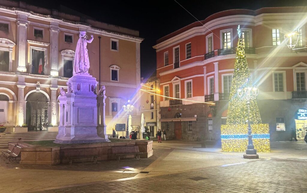 Oristano si prepara al Natale. Festa in piazza Eleonora con musiche, animazione, luci e sapori