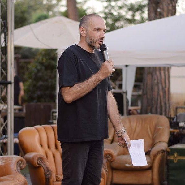 Il libro Genitori si cresce. Progettare un mondo di persone unite e libere sarà presentato il 28 novembre in sala civica dall’autore Lorenzo Gasparrini