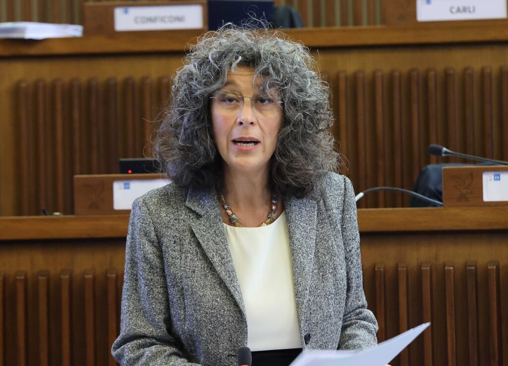 (ACON) SCUOLA. PELLEGRINO (AVS): RIDURRE NUMERO DI STUDENTI PER CLASSE