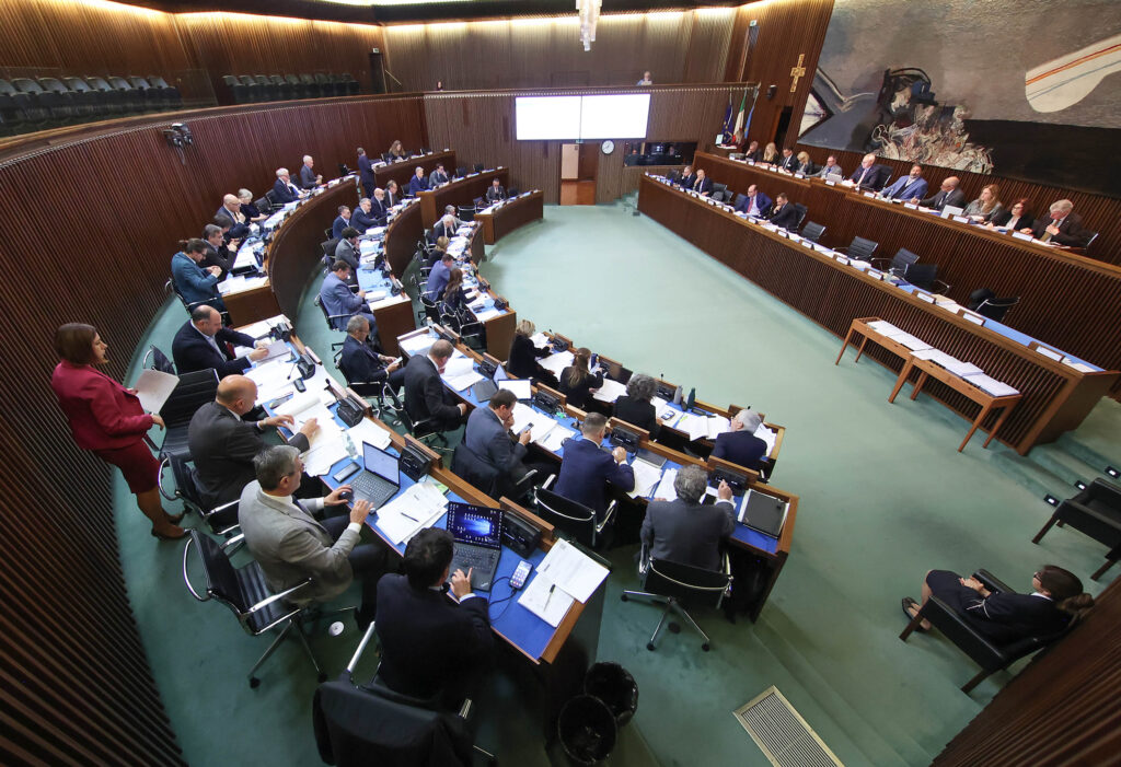 (ACON) TERZIARIO/6. OK ARTT 39-53 SU SOMMINISTRAZIONE ALIMENTI E BEVANDE