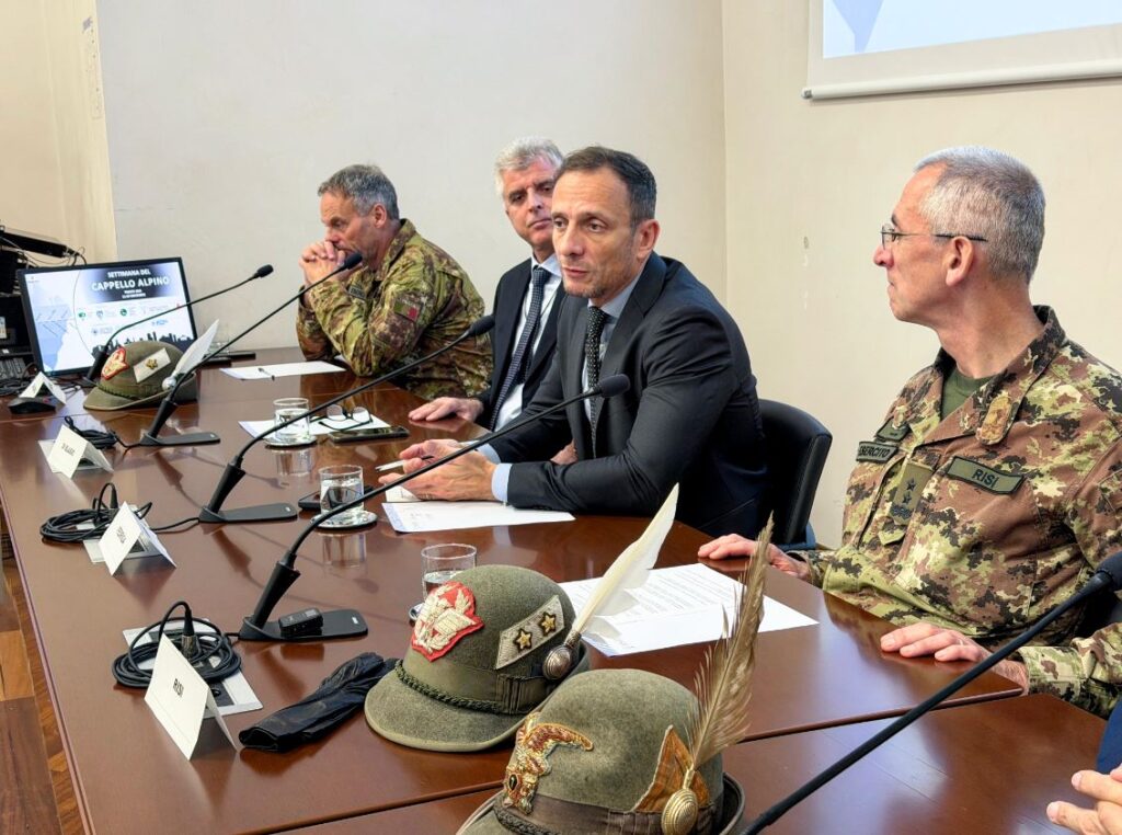 (ARC) Alpini: Fedriga-Rosolen, un orgoglio ospitare a Ts consegna cappello