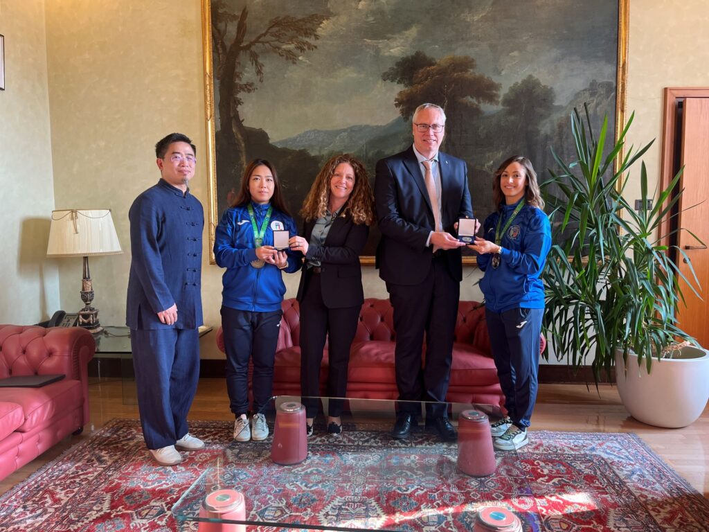 (ACON) ARTI MARZIALI. SIGILLO CR A CAMPIONESSE WUSHU. BORDIN: VOCE A TALENTO