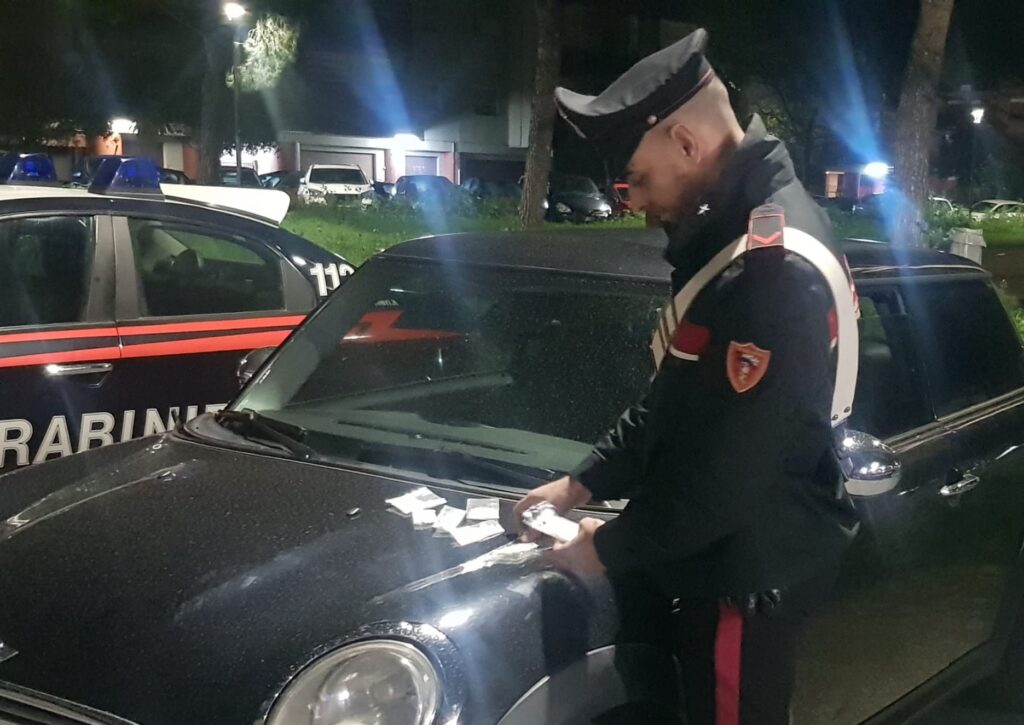 #CONTIENE FOTO# ARRESTI PER DROGA NELLA CAPITALE – I CARABINIERI, COORDINATI DALLA PROCURA DELLA REPUBBLICA DI ROMA, HANNO ARRESTATO ALTRE 13 PERSONE GRAVEMENTE INDIZIATE DI DETENZIONE E SPACCIO DI SOSTANZE STUPEFACENTI.