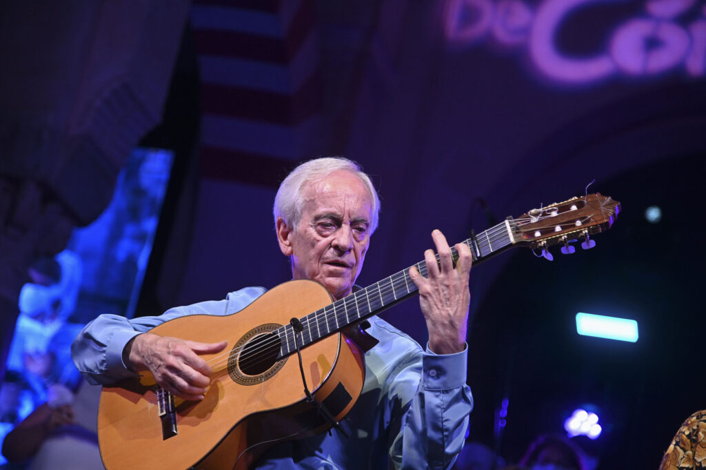 Cattedrale di Firenze: prima italiana di “Requiem per la Terra” con Paco Peña
