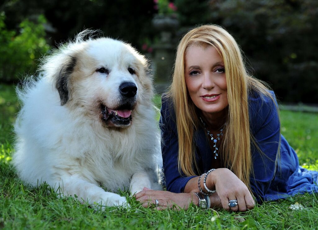 TV, A DALLA PARTE DEGLI ANIMALI, CON L’ON. MICHELA VITTORIA BRAMBILLA E STELLA, LA STORIA DI ALISSA, NATA DA UNA MAMMA SEPOLTA VIVA, L’IMPUTAZIONE DI FUGATTI PER L’UCCISIONE DELL’ORSO M90