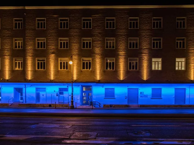 TS 17/11/2025 GIOVEDÌ 20 NOVEMBRE IN OCCASIONE DELLA CAMPAGNA DI SENSIBILIZZAZIONE DENOMINATA “GO BLUE”, ORGANIZZATA PER LA GIORNATA MONDIALE DELL’INFANZIA E DELL’ADOLESCENZA, IL PALAZZO URBAN DELLE IMPRESE SARA’ ILLUMINATO DI BLU