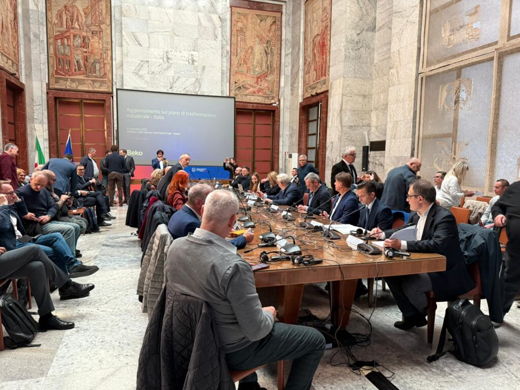 L’ASSESSORE CONSOLI AL TAVOLO BEKO AL MIMIT: “MONITORAGGIO ATTENTO, PIANO DI INVESTIMENTI CERTO E TUTELA DELLE PRODUZIONI LOCALI” – COMUNICATO E FOTO