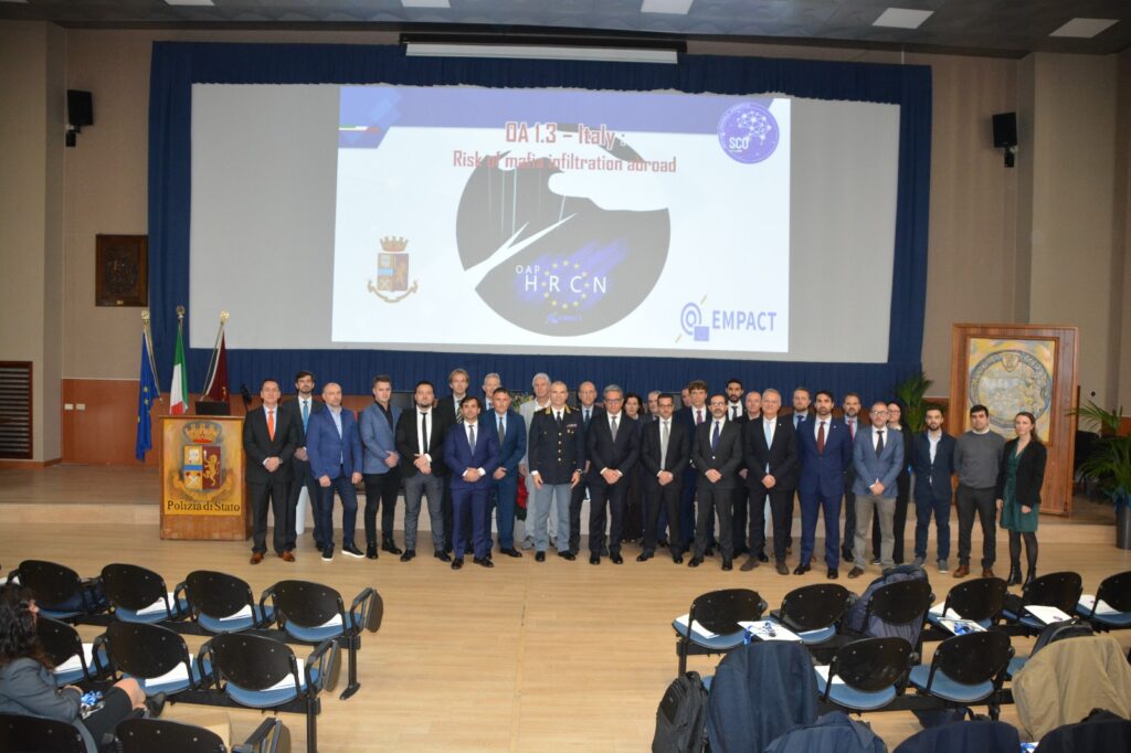 Oltre 20 specialisti della lotta contro il crimine organizzato, provenienti da Europa e Sud America, si riuniranno questa mattina presso la Scuola Allievi Agenti della Polizia di Stato a Vibo Valentia