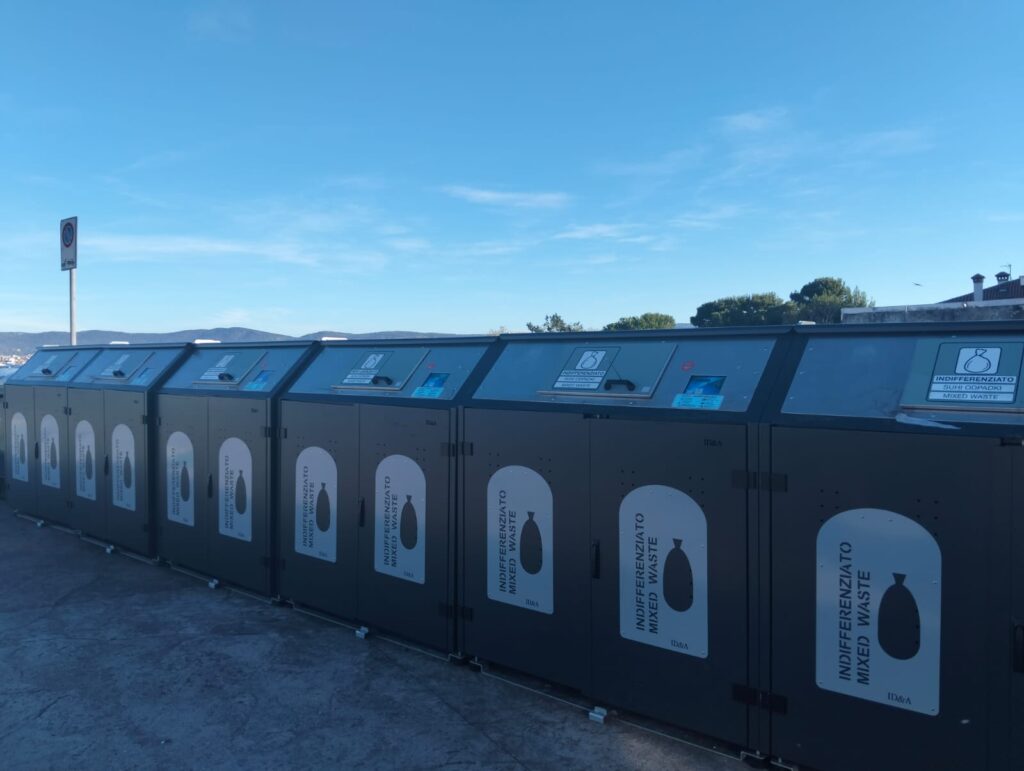 Muggia: in corso il posizionamento dei nuovi cassonetti