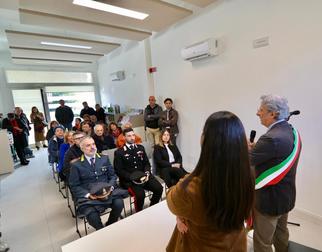 INAUGURAZIONE DELLA NUOVA SEDE DELLA BIBLIOTECA TEBALDI, SEMPRE IN VIA FERRARIOLA (ZONA SAN GIORGIO). IL PROGETTO DI VALORIZZAZIONE PREVEDE UN OPEN SPACE LUMINOSO, ACCOGLIENTE E MODULABILE SECONDO LE ESIGENZE