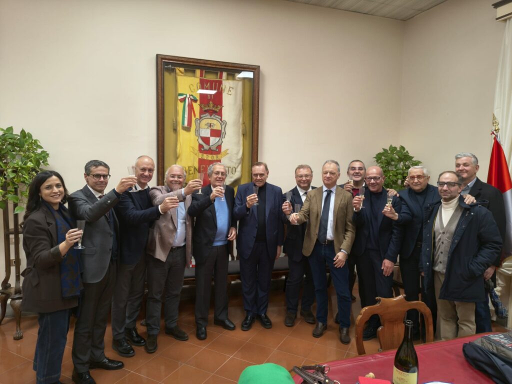 Brindisi augurale e di ringraziamento con il commissario Fatuzzo, il sindaco Mastella: “Depuratore risultato storico, collaborazione istituzionale magistrale”