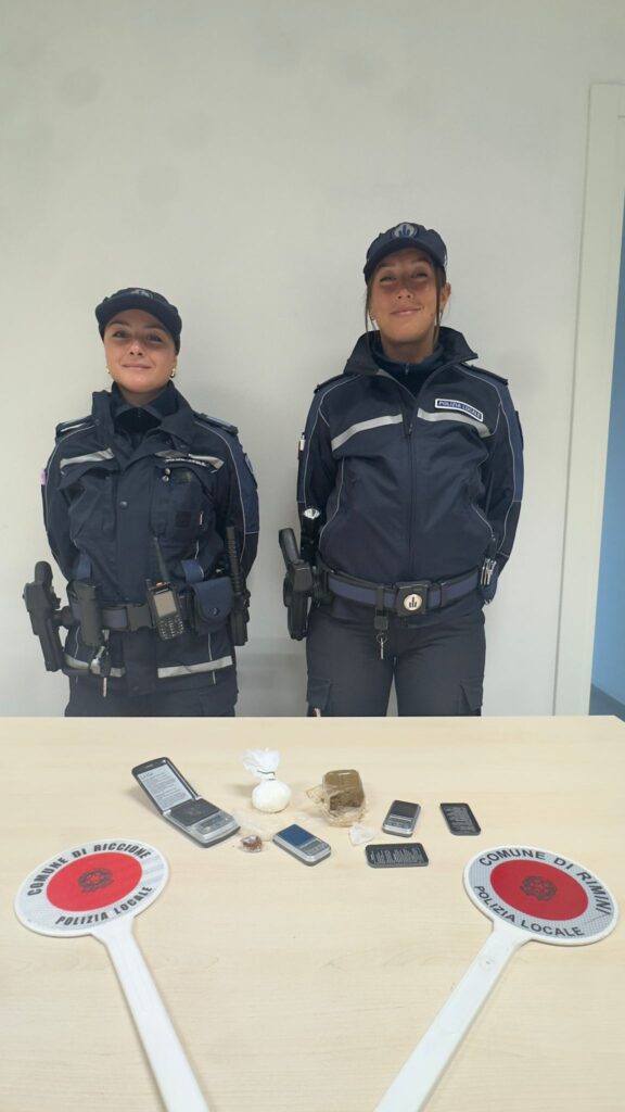 Contrasto allo spaccio, arrestato a Miramare dopo un pedinamento: guidava con patente revocata e in evidente stato di alterazione psicofisica