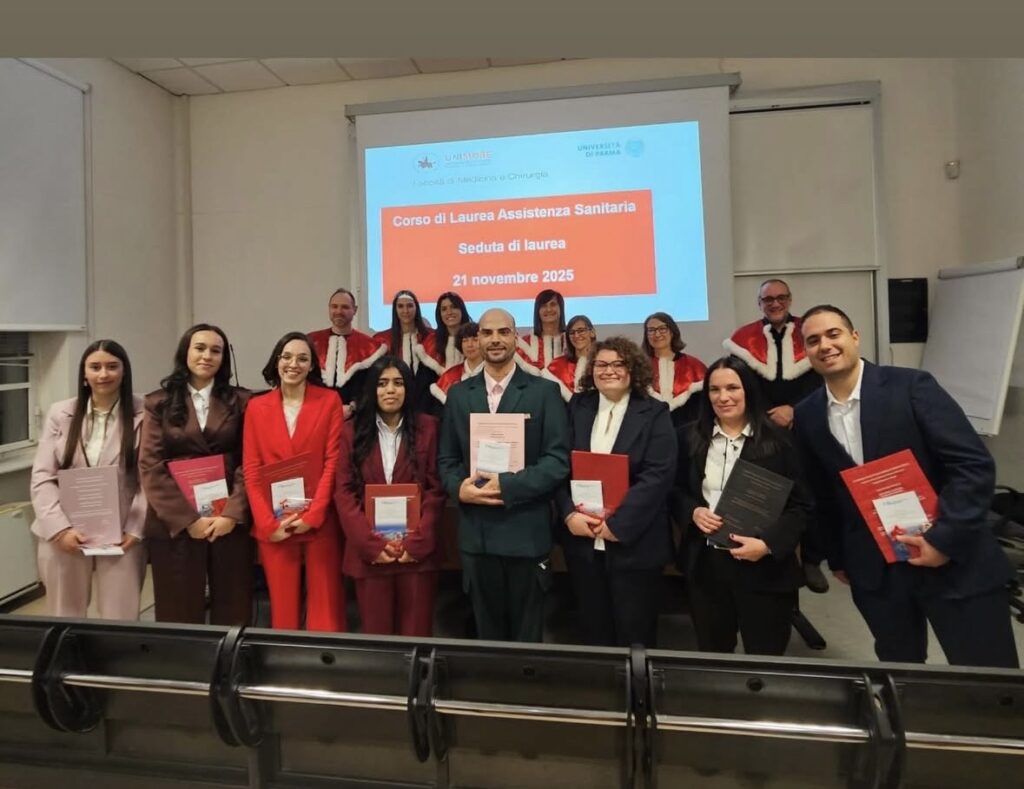 Il corso di laurea in Assistenza sanitaria festeggia i primi laureati e le prime laureate.