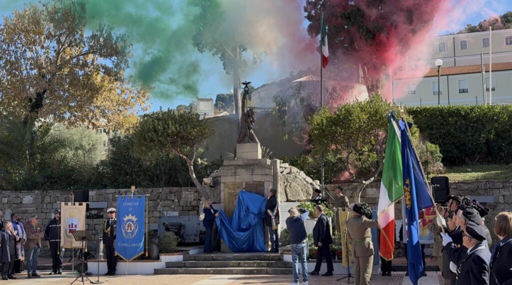 CASTELLABATE, GRANDE FESTA PER IL CENTENARIO DEL MILITE IGNOTO: EMOZIONE PER LO SCOPRIMENTO DELLA RESTAURATA STATUA