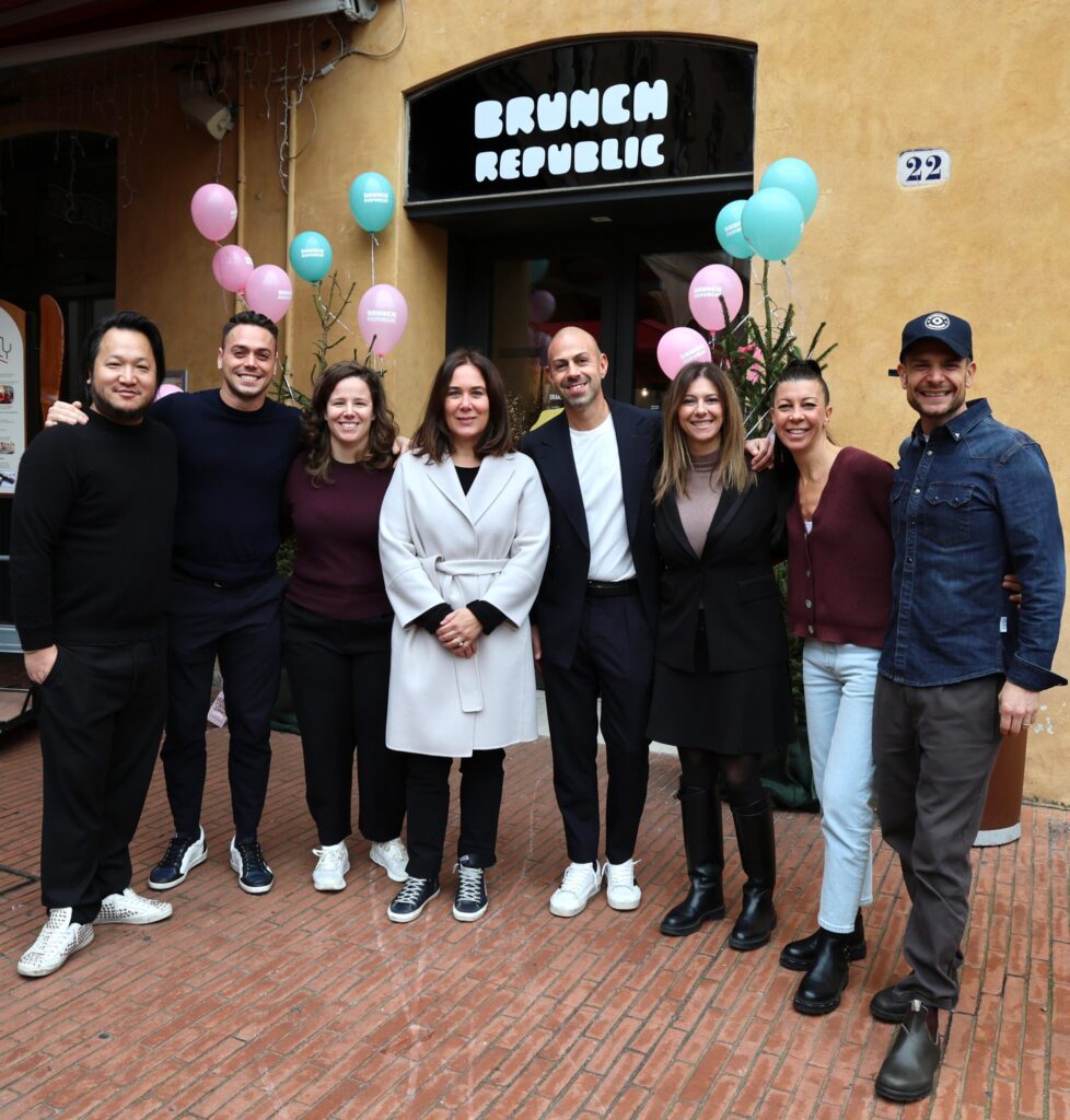 INAUGURATO IL LOCALE ‘BRUNCH REPUBLIC’ IN PIAZZA DEL MUNICIPIO. NUOVA ATTIVITÀ NEGLI SPAZI DI PROPRIETÀ COMUNALE IN CENTRO STORICO. COLETTI: “ORGOGLIOSI DI ACCOGLIERE A FERRARA GIOVANI IMPRENDITORI. VALORIZZATA L’EX DROGHERIA BAZZI CON UNA PROPOSTA ATTRATTIVA”