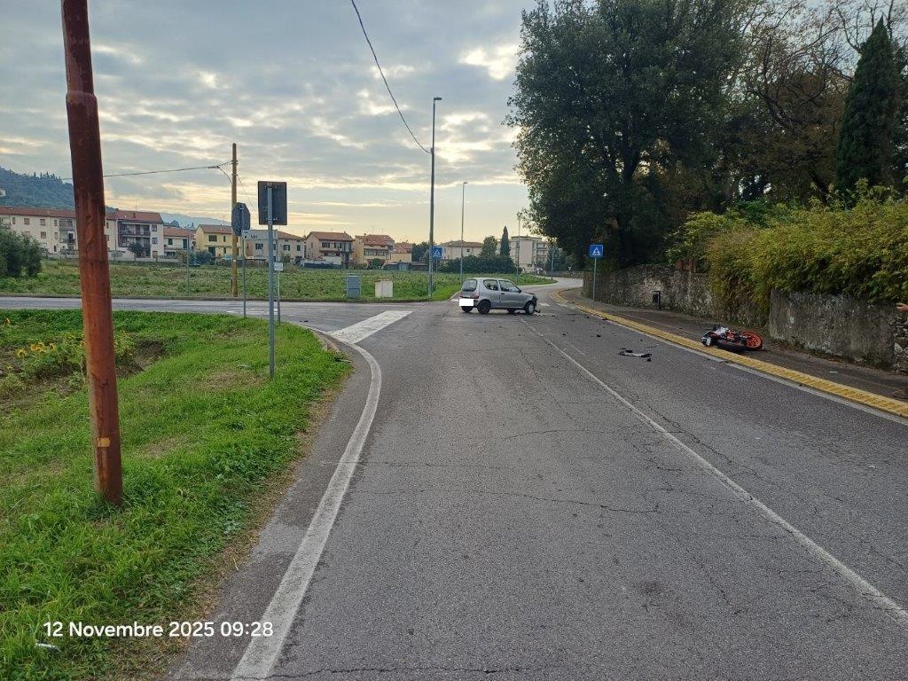 Scontro auto moto sulla via Montalese, centauro in ospedale in codice giallo