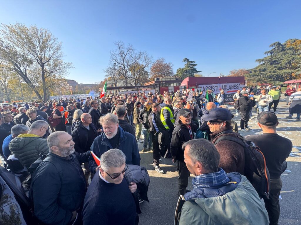 COMUNICATO STAMPA Taxi in protesta all’Assemblea Anci: la presenza di Uber fa infuriare la categoria