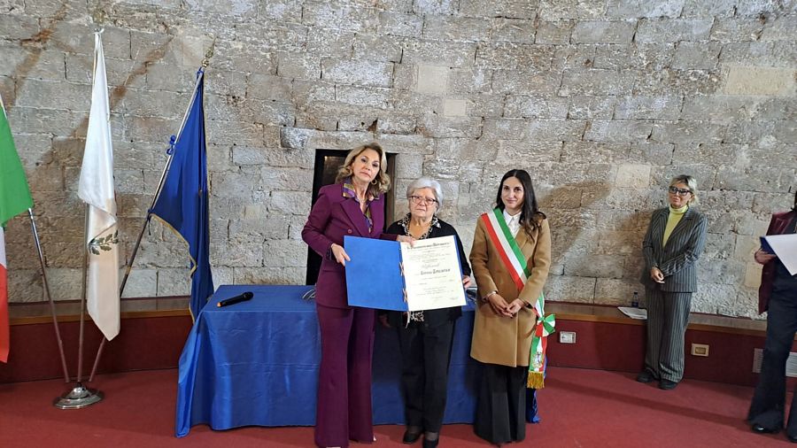 COMUNICATO STAMPA – CONSEGNATE LE ONORIFICENZE OMRI, DEL SANTO SEPOLCRO E LE MEDAGLIE ALLE VITTIME DEL TERRORISMO