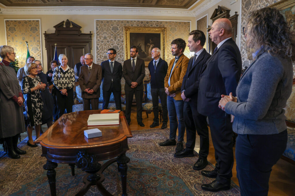 TS 9/12/2025 IL SINDACO HA CONFERITO IL SIGILLO TRECENTESCO DELLA CITTÀ DI TRIESTE AL TEATRO STABILE SLOVENO