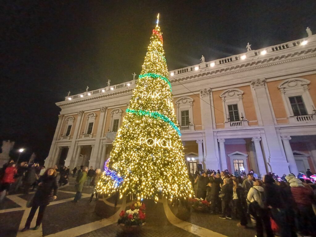 IMMAGINI VIDEO Acceso l’Albero della Pace in Piazza del Campidoglio https://we.tl/t-X3MyLxZmqY