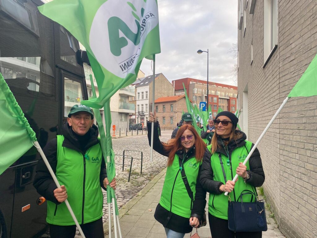 Protesta degli agricoltori a Bruxelles, la Puglia c’è: “Siamo bandiera dell’agricoltura”