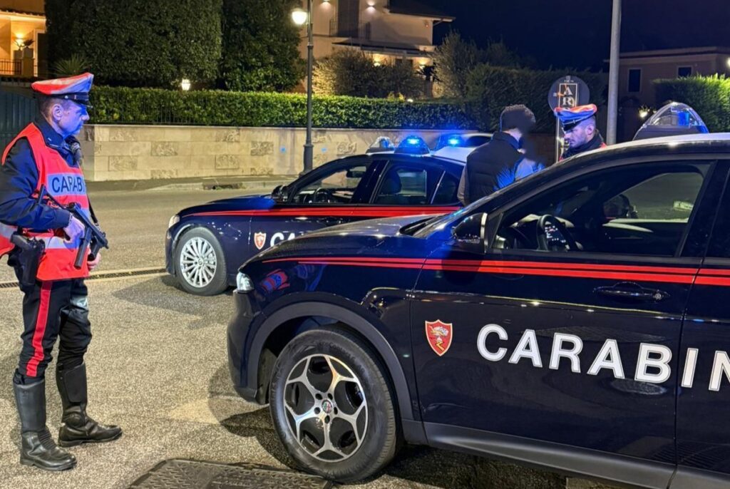 #CONTIENE FOTO# ALBANO LAZIALE – SORPRESI A RUBARE UN’AUTO IN SOSTA, I CARABINIERI ARRESTANO TRE PERSONE.