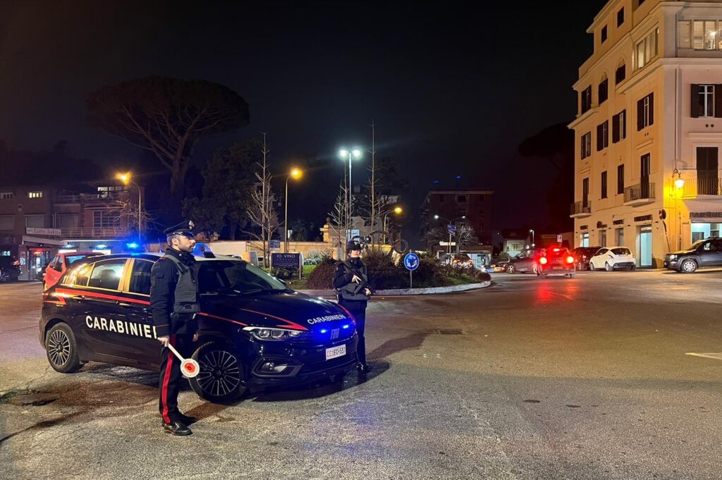 #CONTIENE FOTO# CARABINIERI ARRESTANO UOMO DI 22 ANNI, GRAVEMENTE INDIZIATO DEL REATO DI SPACCIO E DETENZIONE DI SOSTANZE STUPEFACENTI.