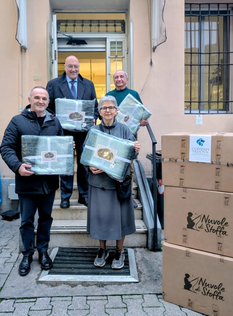 Com. stampa – Confapi Padova dona 24 coperte alle Cucine Economiche Popolari: “Un gesto di cura verso la comunità”