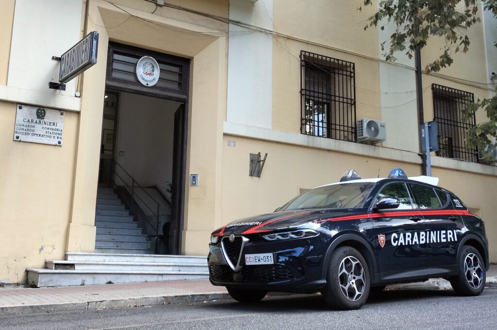 #CONTIENE FOTO# FURTO AL MINIMARKET – CARABINIERI DENUNCIANO UNA COPPIA DI CITTADINI ITALIANI. RECUPERATA L’INTERA REFURTIVA, PARI A CIRCA 1.000 EURO IN CONTANTI.