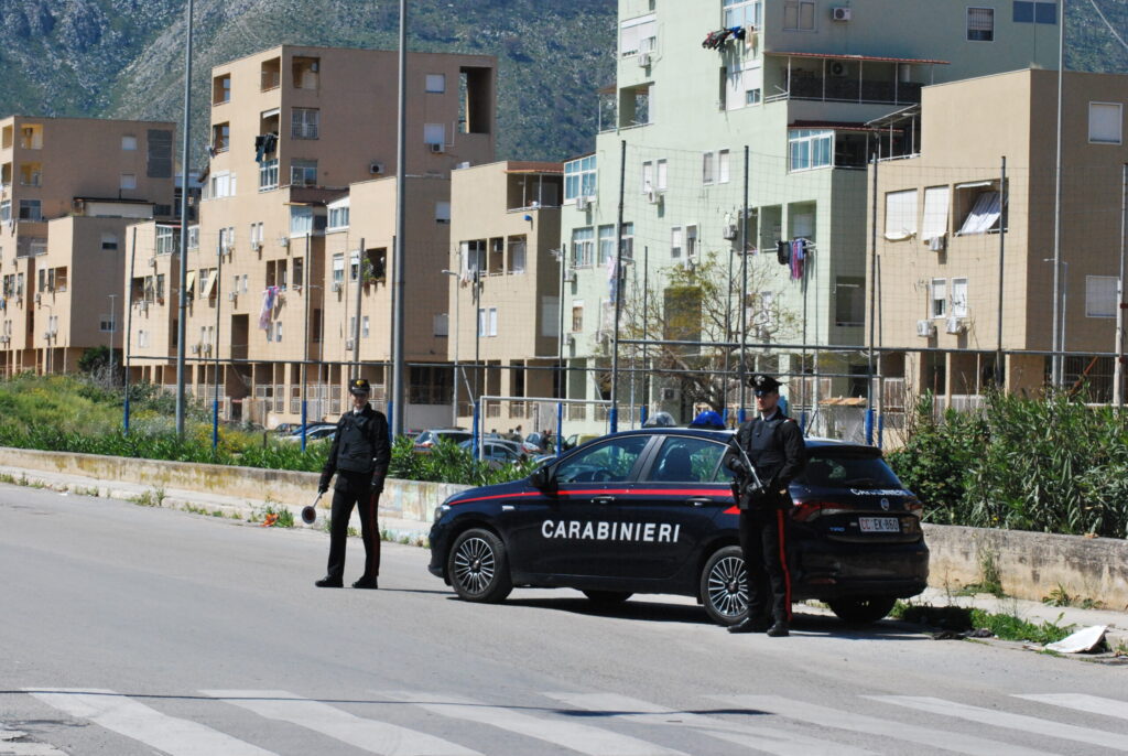 Comunicato Stampa – spaccio allo zen 2 arrestato pusher – nascondiglio nella carcassa di un’auto 1.doc