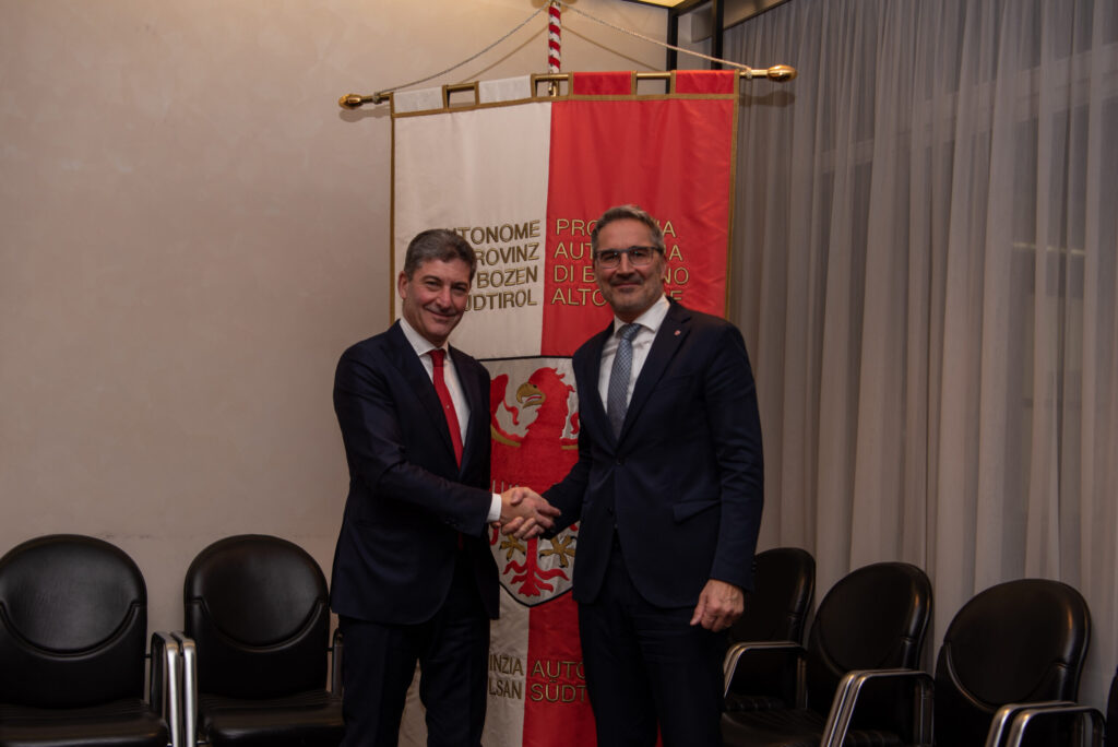 seguito con foto – Il capo della Polizia Pisani in visita dal presidente Kompatscher