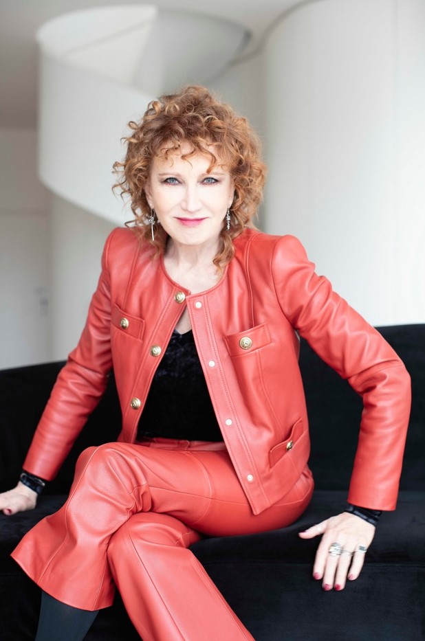 Fiorella Mannoia in concerto alla Reggia di Caserta: il 7 settembre porta all’undicesima edizione di Un’Estate da Belvedere il suo tour “Fiorella canta Fabrizio e Ivano: Anime Salve”