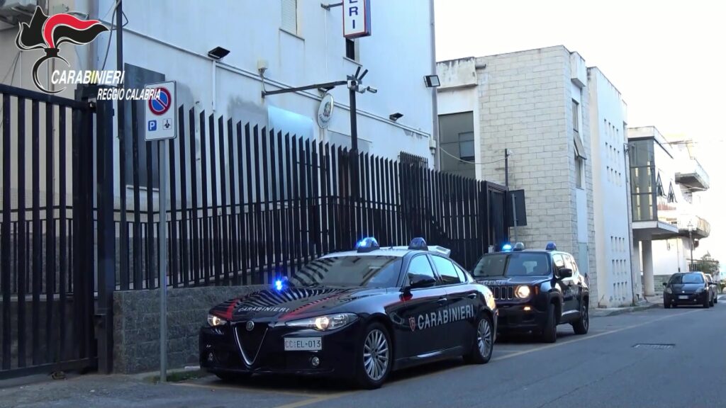 CARABINIERI: GIOVANE FERITO AL VOLTO DA UN COLPO DI PISTOLA ACCIDENTALE A BAGNARA CALABRA (RC), ARRESTATO L’AMICO.