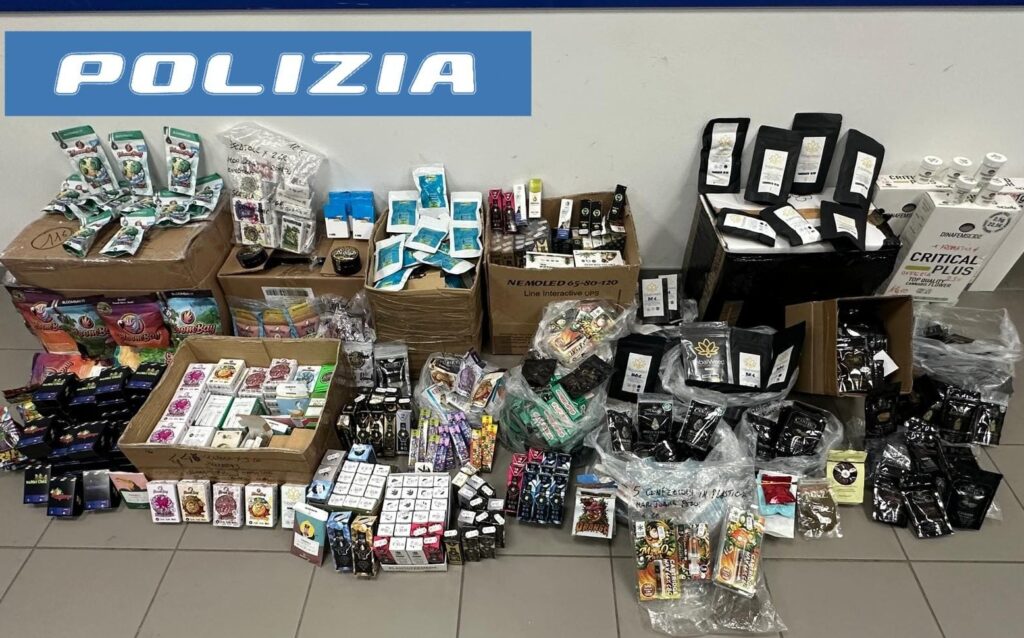 COMUNICATO STAMPA – La Polizia di Stato ha denunciato titolare e gestore di un negozio di prodotti estratti dalla Canapa a Rimini, che vendeva infiorescenze, oli e resine derivate della Canapa illegali