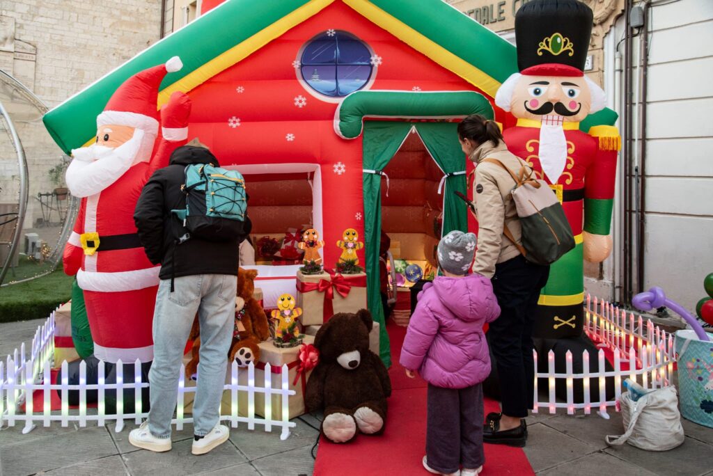 Comunicati Stampa “La Luce della Pace da Betlemme è arrivata in Municipio a Gualdo Tadino” e “Grande successo per Happy Christmas a Gualdo Tadino”