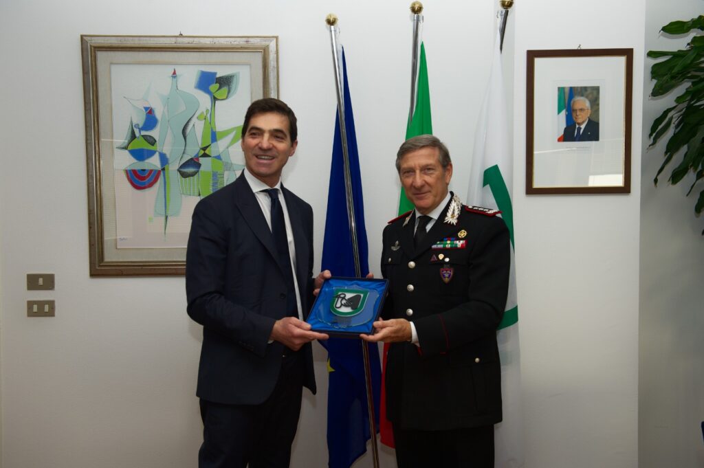 Comunicato stampa 13.12.2025 – Visita del Generale di Corpo d’Armata Fabrizio Prrulli ai Carabinieri Forestali della Regione Marche