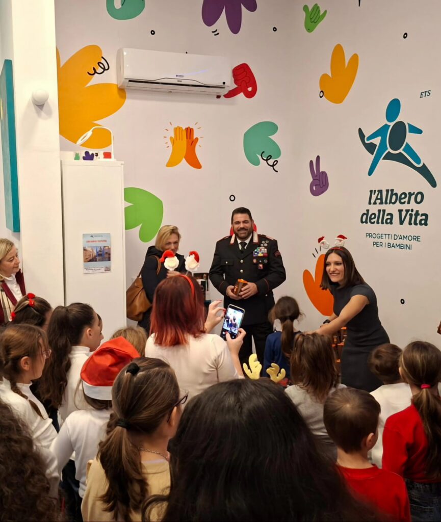 I CARABINIERI CONSEGNANO I PANDORINI AI BAMBINI DELLO ZEN.doc