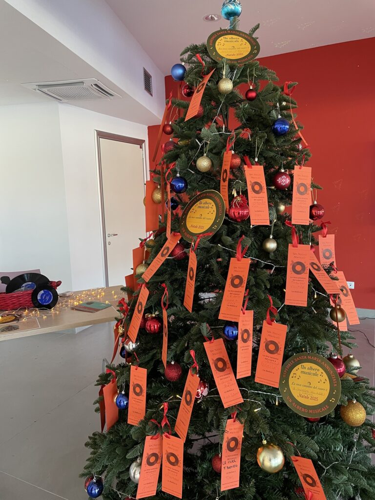 L’Albero di Natale Musicale all’ospedale dell’Annunziata. Sabato 20 evento pubblico con il Coro dei sanitari che interpreterà le canzoni del cuore