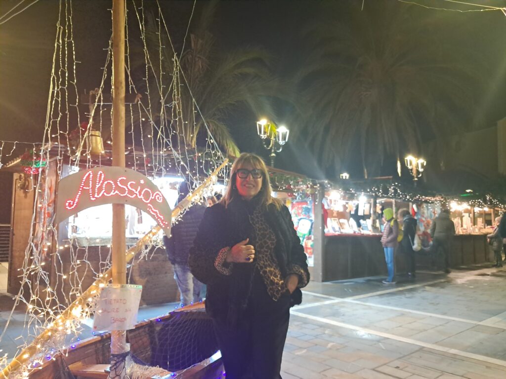 CS – Alassio Christmas Town: Piazza Airaldi e Durante è cornice, ogni giorno fino all’Epifania, di “Arte del Natale”, e delle iniziative alla Biblioteca Civica