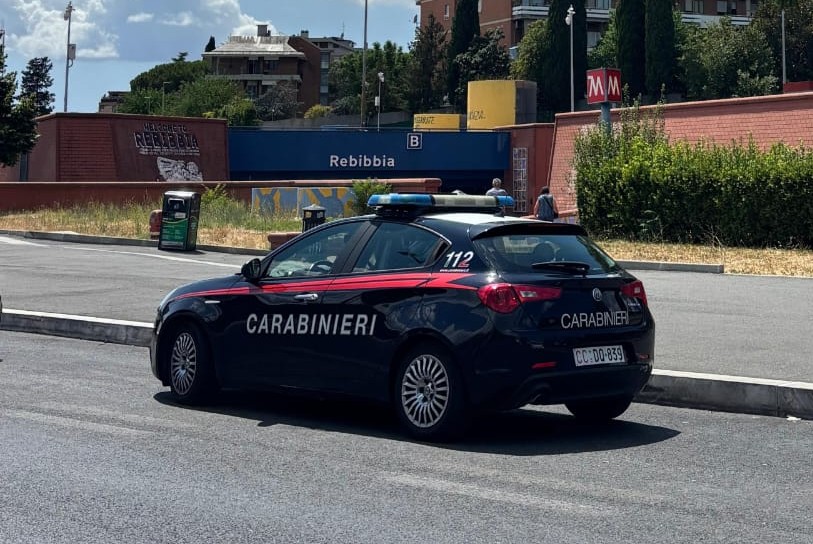 #CONTIENE FOTO# SAN BASILIO – CONTROLLI DEI CARABINIERI CONTRO ILLEGALITA’ E DEGRADO. IN MANETTE UN UOMO, GIA’ AI DOMICILIARI, TROVATO IN POSSESSO DI DROGA E DENUNCIATE ALTRE 8 PERSONE.